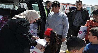 Konteyner kentte yaşayan çocuklara bayram hediyesi