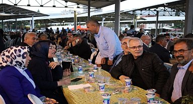 Kozan Belediyesi iftar programı düzenledi
