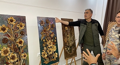 Sergi geliriyle depremzede aile konteyner alındı