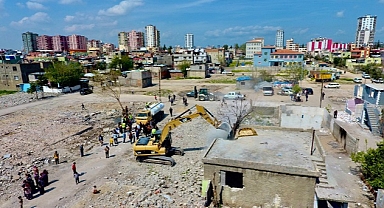 Ulubatlı Hasan’da yıkım sürüyor