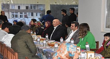 Yetim çocuklar için iftar programı