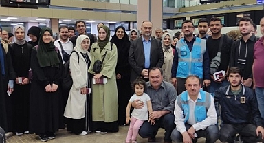 Adanalı gençler umreye uğurlandı