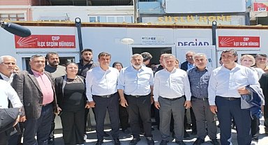 AK Parti'li Yayman'dan CHP seçim bürosuna ziyaret: