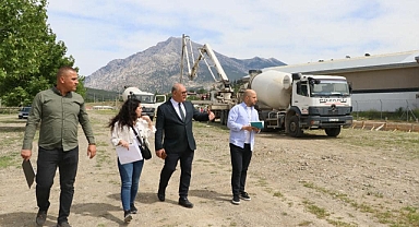Çay’dan iş takibi ve pazar ziyareti