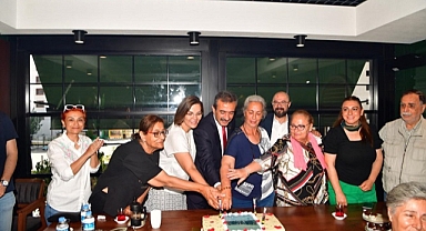 Huzurevi sakinlerine anneler günü kutlaması