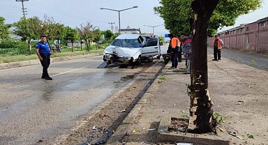 İki trafik kazasında 2'si çocuk 3 kişi yaralandı
