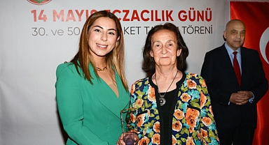 Meslekte 50 ve 30 Yılını dolduran Eczacılara Plaket