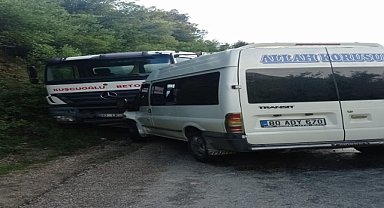 Minibüsle beton mikseri çarpıştı: 7 yaralı