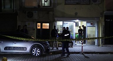 Silahlı kavgada yoldan geçen koca öldü, eşi ağır yaralandı