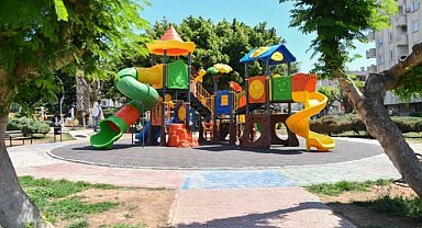 Yakılarak zarar verilen çocuk parkı yenilendi