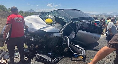 3 otomobilin karıştığı kazada 1'i ağır 9 kişi yaralandı
