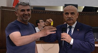 Bakan Kirişci, konteyner dükkan anahtarı teslim etti