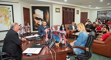 BAŞKAN AKAY’A KUPALI TEŞEKKÜR