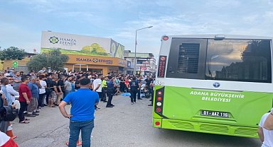Belediye otobüsü ile motosiklet çarpıştı: 1 ölü