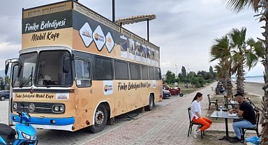 Otobüs mobil kafe olarak hizmet vermeye başladı