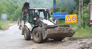 Saimbeyli’de sağanak ve dolu etkili oldu