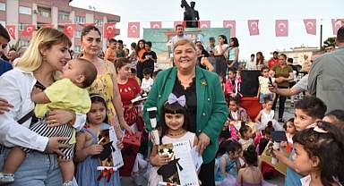 Ceyhanlı çocuklar Kent Meydanı’nda coştu