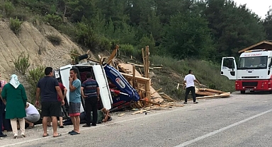Devrilen kamyonetteki 2 kişi yaralandı