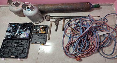 Evden hırsızlık yapan 3 şüpheli tutuklandı