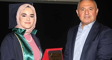 Sütcü: Aldığınız eğitimle yetinmeyip, kendinizi geliştirin