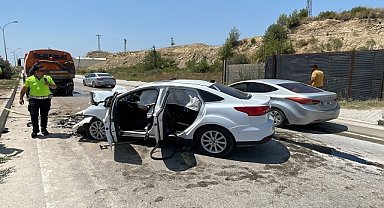 YOL TEMİZLEME ARACINA ÇARPTI: 3 YARALI