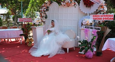 Zihinsel engelli depremzede için temsili düğün