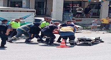 Kamyonetle çarpışan motosikletteki genç öldü