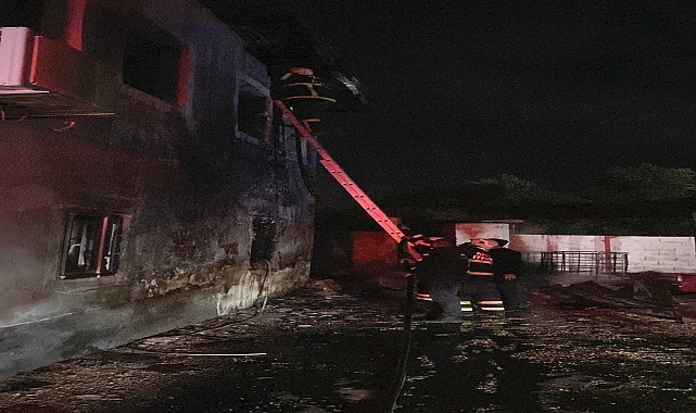 Adana'da yangın çıkan ev kullanılamaz hale geldi