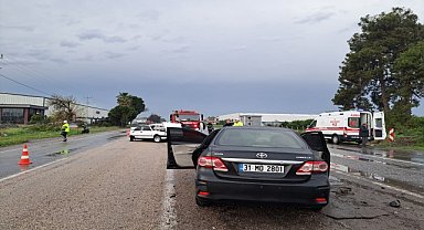 2 OTOMOBİL ÇARPIŞTI: 4 YARALI