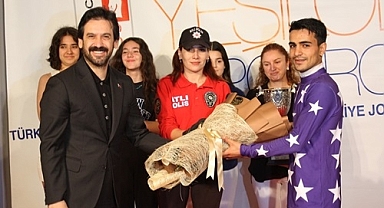 Adana Emniyet Müdürlüğü Koşusu’nu Candy Quenn kazandı