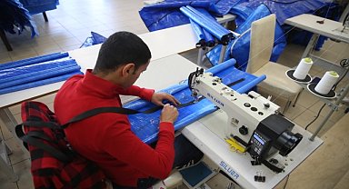 Hükümlülerin diktiği perdeler alıcı buluyor
