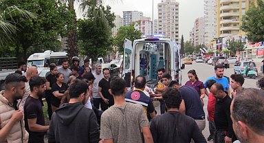 Refüje çarpan motosikletteki 2 kişi yaralandı