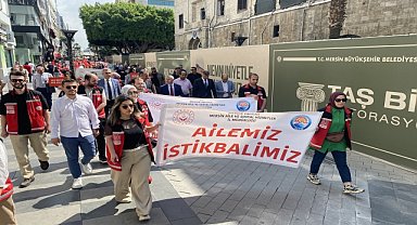 Adana'da aile haftası kapsamında yürüyüş düzenlendi