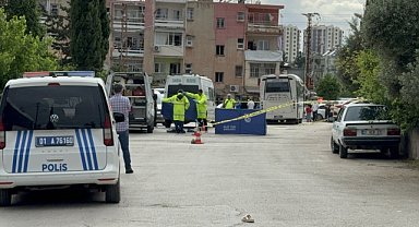 Adana'da özel halk otobüsünün çarptığı kişi yaşamını yitirdi