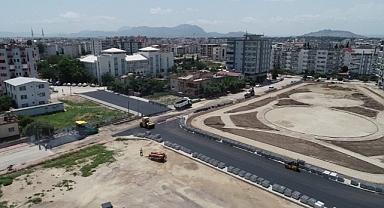 Ceyhan’da yeni açılan cadde asfaltlandı