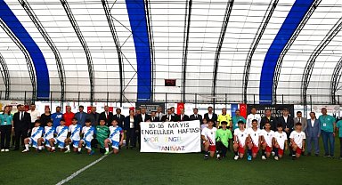 DEPREMZEDE ÇOCUKLAR İÇİN FUTBOL TURNUVASI DÜZENLENDİ