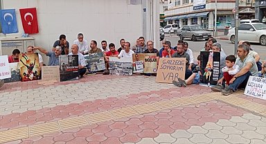 Gazze'ye destek için oturma eylemi düzenlendi