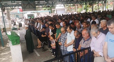 OTOMOBİL AĞACA ÇARPTI: 1 ÖLÜ, 5 YARALI