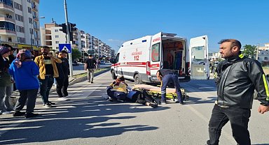 Otomobille çarpışan motosikletin sürücüsü yaralandı