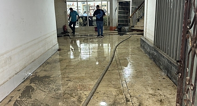 Sağanak yağış hayatı etkiledi