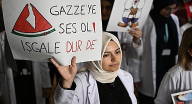 ÜNİVERSİTELİ ÖĞRENCİLERDEN İSRAİL EYLEMİ