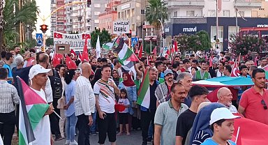 Adana'da Filistin'e destek yürüyüşü düzenlendi