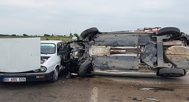 HIZINI ALAMAYARAK TRAFİK IŞIKLARINA ÇARPTI