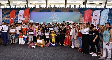 Özel eğitim öğrencilerine spor malzemesi dağıtıldı