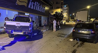 Pikapla otomobil çarpıştı, 2 kişi yaralandı