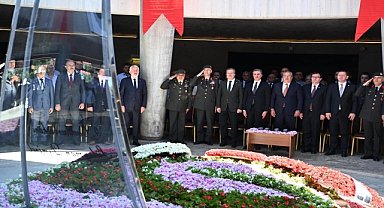 Süleyman Demirel mezarı başında anıldı