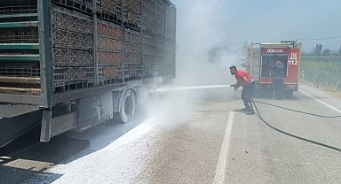 TAVUK YÜKLÜ TIRDA YANGIN