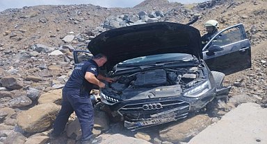 UÇURUMA YUVARLANAN OTOMOBİLDE 2 KİŞİ YARALANDI
