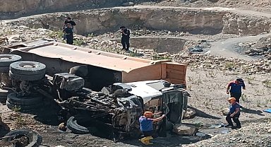 Uçurumdan yuvarlanan kamyonun şoförü öldü
