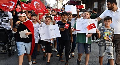 Adana'da çocuklar, Gazze için bayraklarla yürüdü